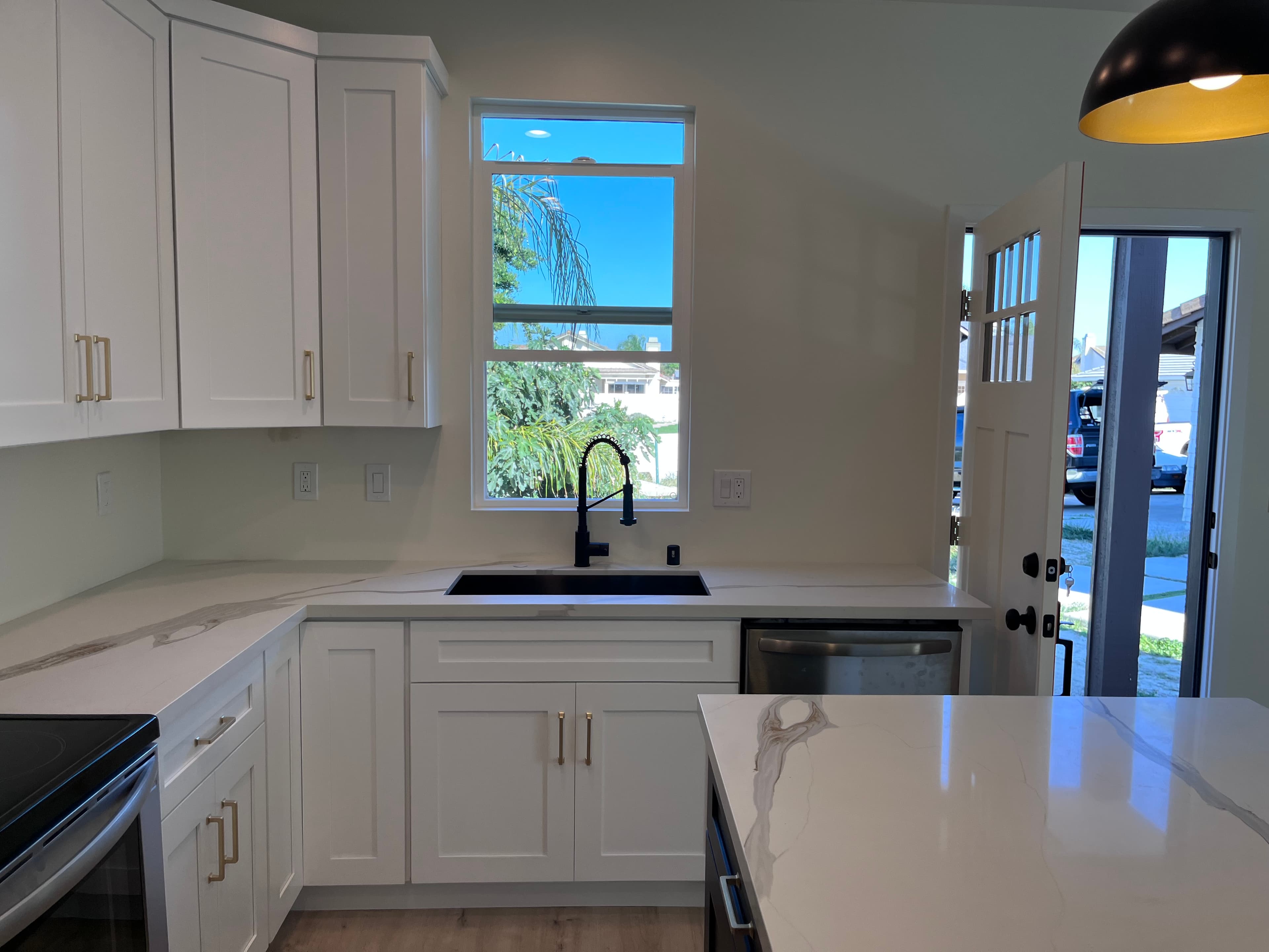 Picture of a  newly remodeled kitchen